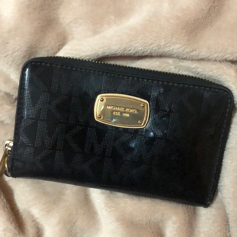 Small Michael Kors Zip up Wallet